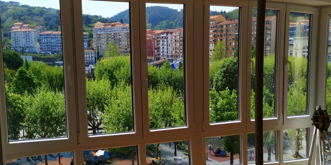 KosmeEtxea y Artza en el Parque Lamera EBI727 Bermeo Exterior foto