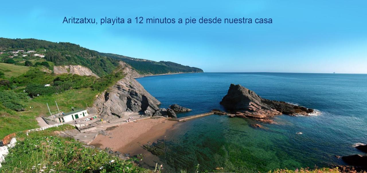 KosmeEtxea y Artza en el Parque Lamera EBI727 Bermeo Exterior foto