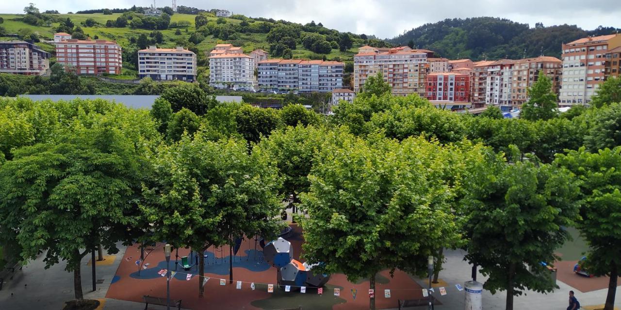 KosmeEtxea y Artza en el Parque Lamera EBI727 Bermeo Exterior foto